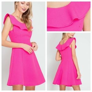 🆕🌺 SHE/SKY! Fully lined/waffle textured material-zip back